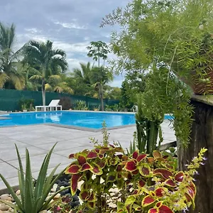  Hébergement de vacances Charmante Maison Avec Piscine